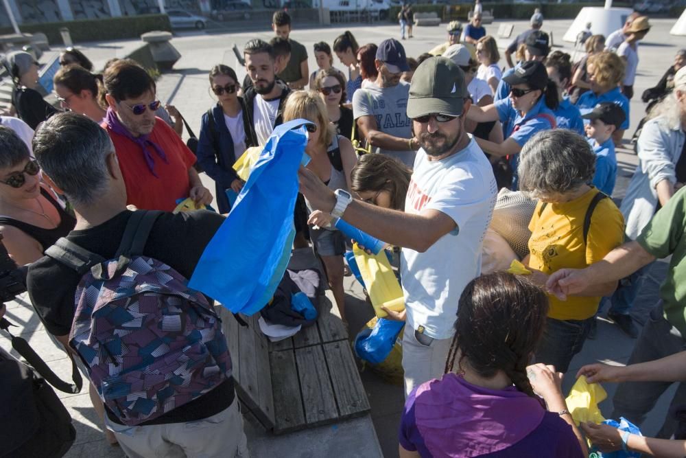 Recogida voluntaria de basura en la playa