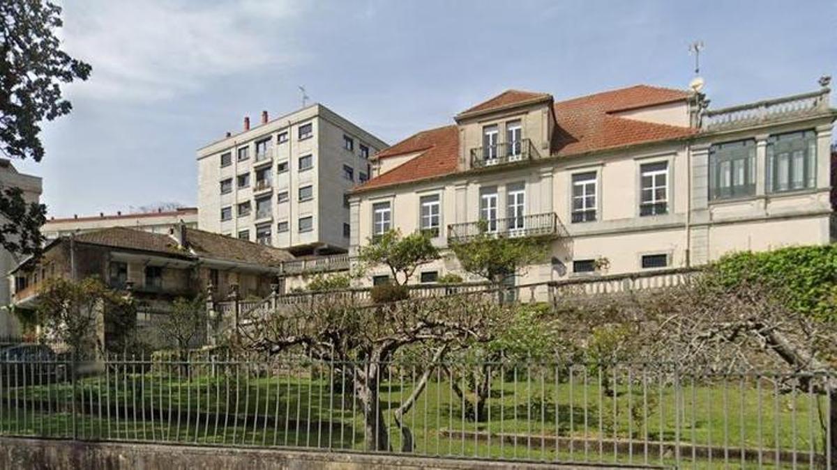 El edificio histórico Villa Elisa, en el centro de Redondela.