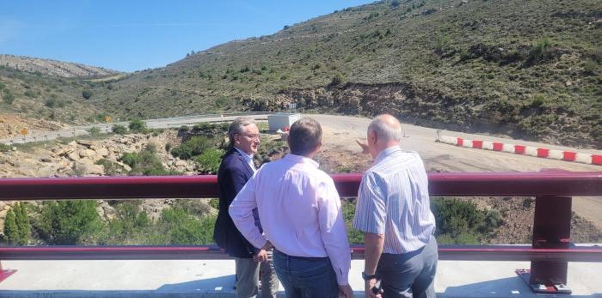 Inaugurado el nuevo viaducto de Quiebracántaros que mejora el trazado y la seguridad en la carretera A-226