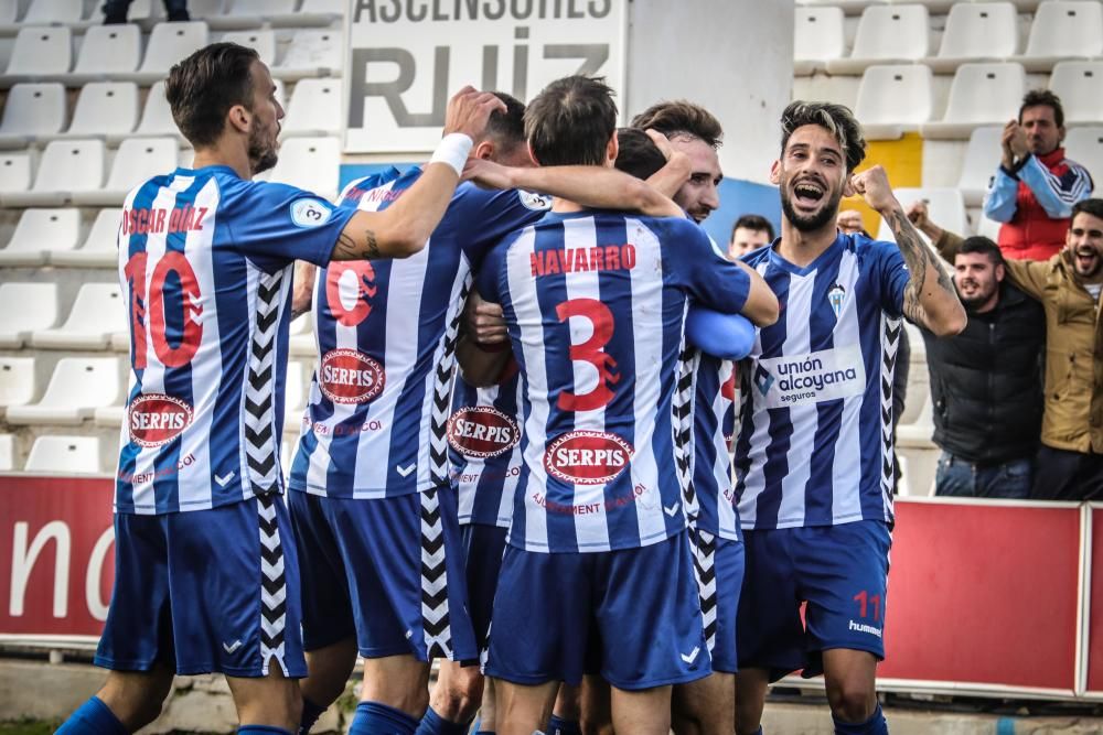 El Alcoyano se ha impuesto al Eldense (2-0) y ha aumentado a 9 puntos la diferencia con el Intercity.