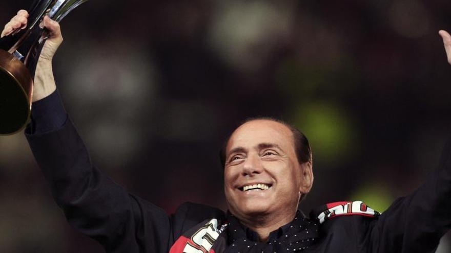 Berlusconi vende el Milan a un grupo inversor chino