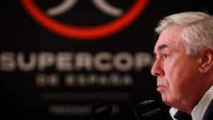 ¿Pero Ramos no juega en el Sevilla? El lapsus de Ancelotti con la lista de veteranos del Real Madrid...