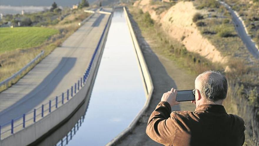 Un informe de la Generalitat prevé abastecer Cataluña desde el Ebro