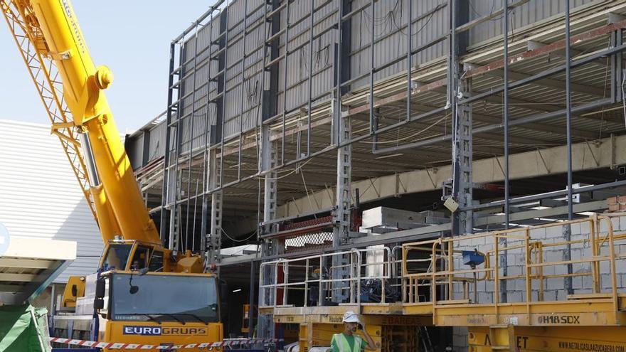 Obras del nuevo supermercado de Mercadona en el centro comercial Guadalquivir Connecta.