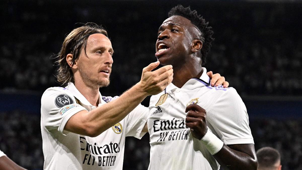 Modric, con Vinicius durante el partido contra el City