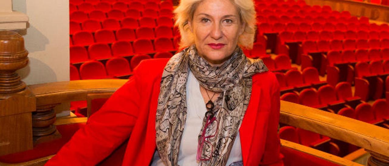 La soprano Isabel Rey, en el teatro Pérez Galdós.