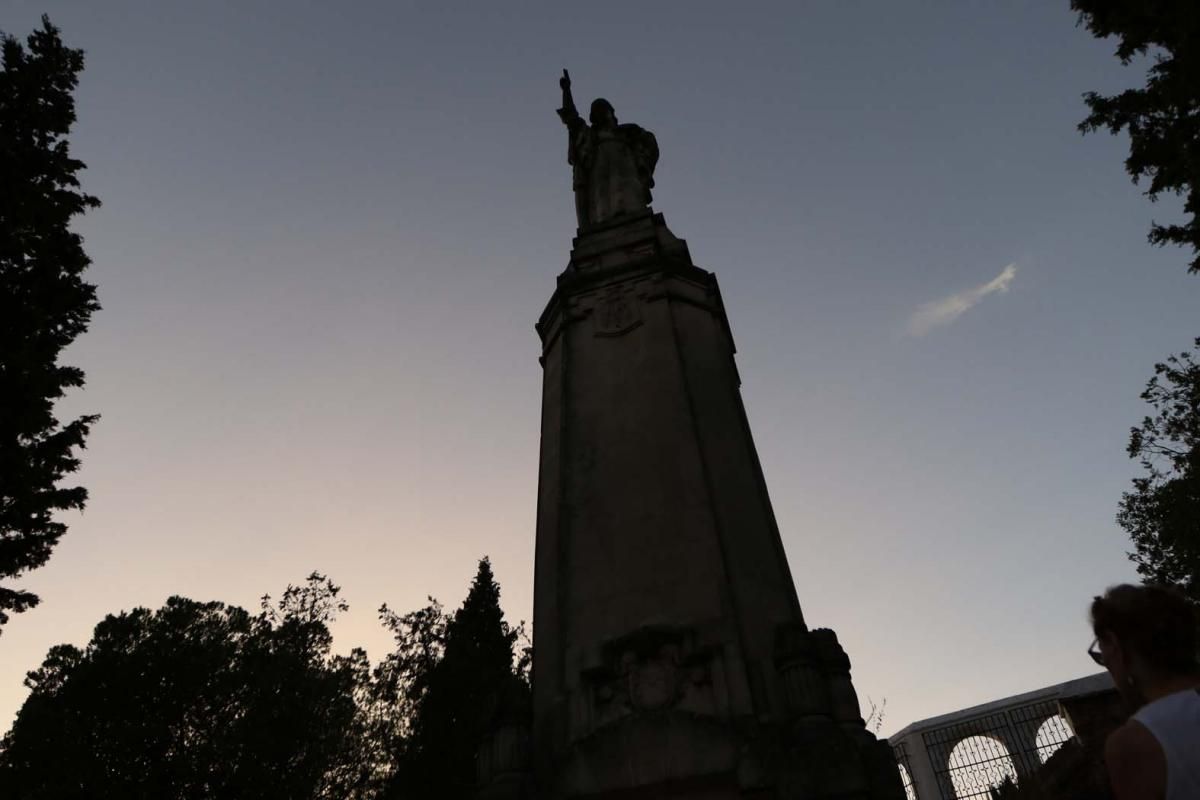 Fotogalería/  La nueva iluminación del Sagrado Corazón de las Ermitas.