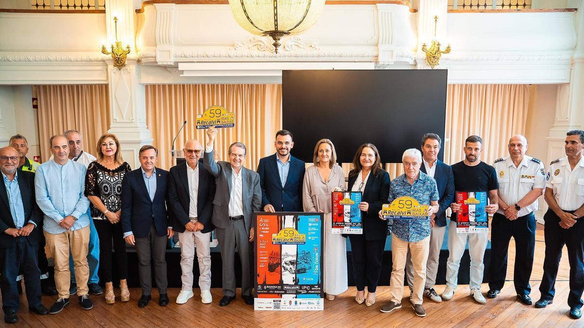 Foto de los representantes institucionales.