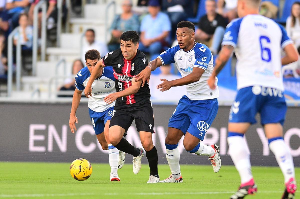 Una imgen del partido entre el CD Tenerife y el FC Cartagena