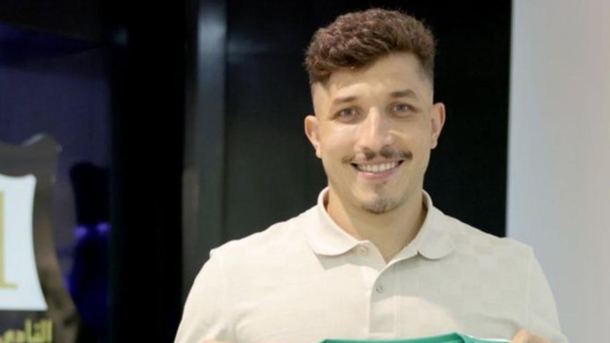 El tinerfeño Erik Expósito firma por el Al-Ahli catarí