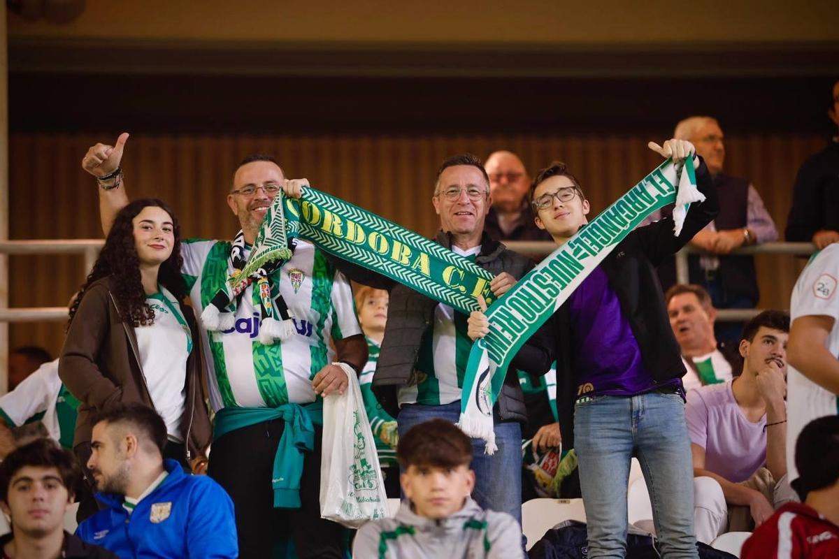 Córdoba CF-Cartagena | Las imágenes de la afición blanquiverde en El Arcángel