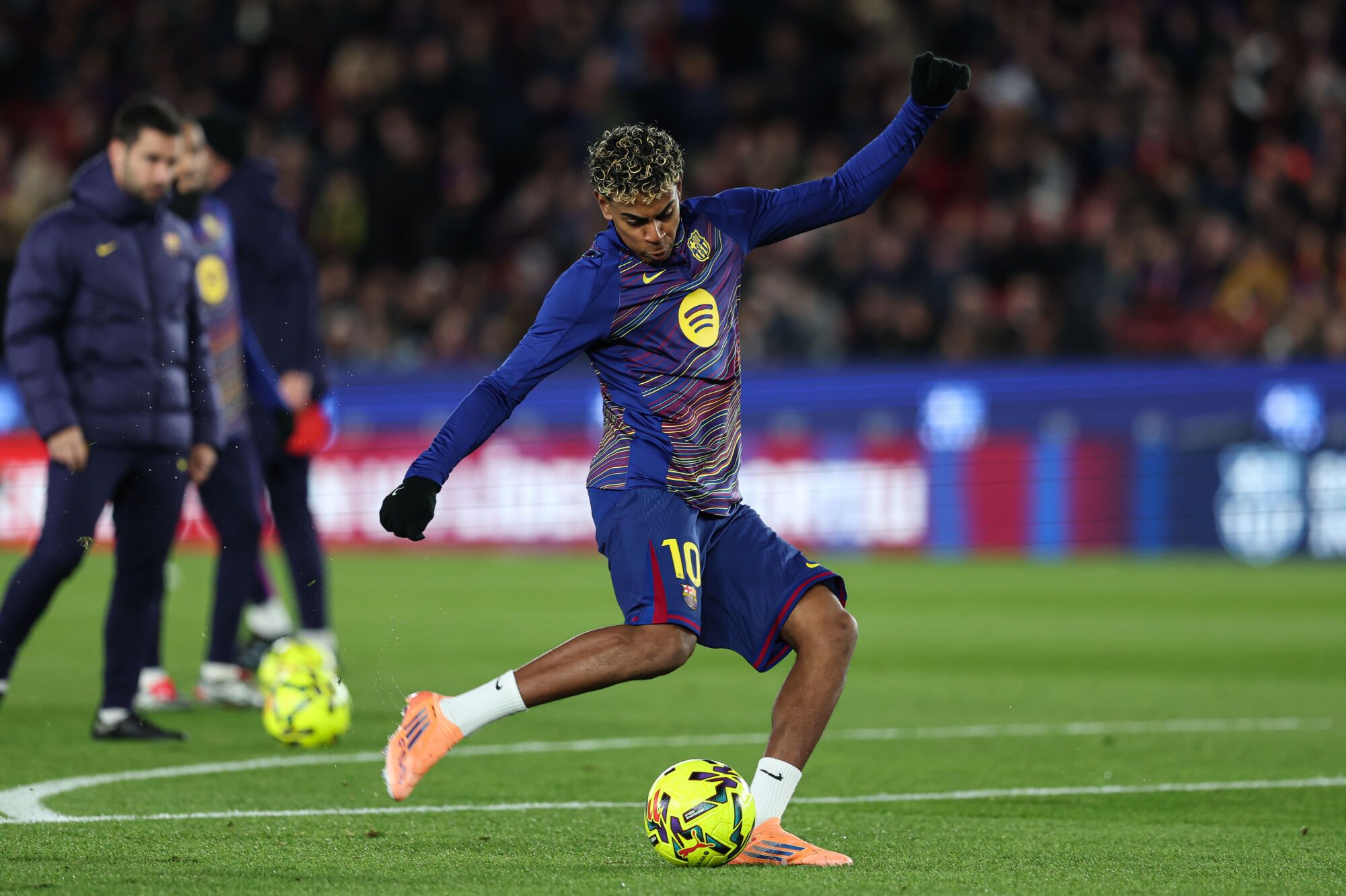 Lamine Yamal of FC Barcelona warms up during the Spanish league, La Liga EA Sports, football match played between FC Barcelona and Atletico de Madrid at Spotify Camp Nou stadium on December 2, 2025 in Barcelona, Spain. AFP7 02/12/2025 ONLY FOR USE IN SPAIN. Irina R. Hipolito / AFP7 / Europa Press;2025;SPORT;ZSPORT;SPAIN;SOCCER;ZSOCCER;FC Barcelona v Atletico de Madrid - La Liga EA Sports;