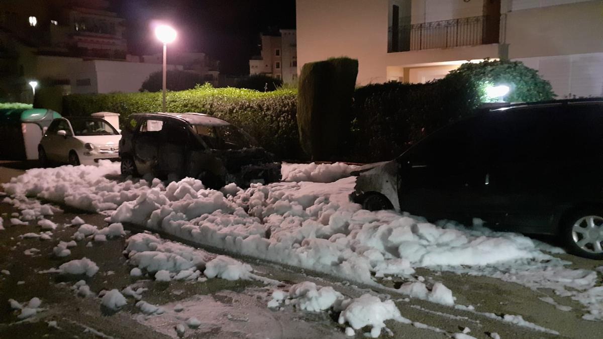 Estado en el que quedaron los coches quemados en sa Coma.