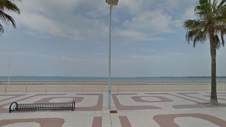 Un niño de 13 años muere en una playa de Cádiz durante una excursión