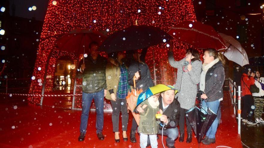 Navidad 2018 | Las luces vencen a la lluvia en Pontevedra