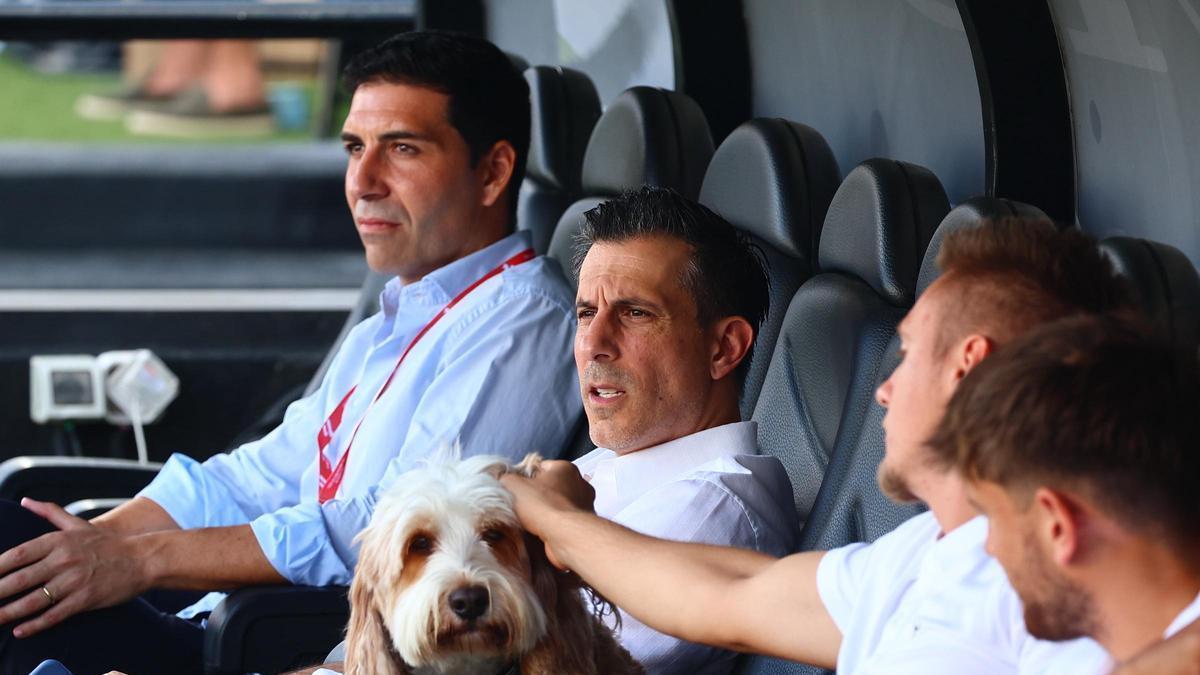 Ramón Soria (mánager de reclutamiento) y Bob Voulgaris (presidente), el domingo en el SkyFi Castalia.