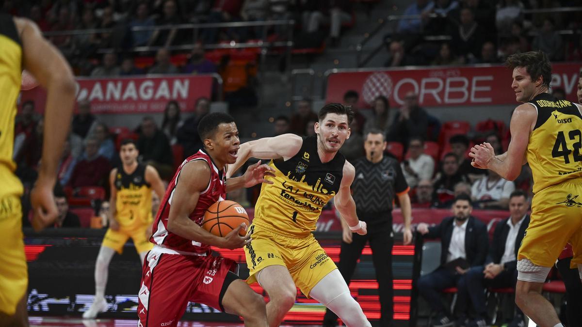 Trae Bell-Haynes entra a canasta con la oposición de Kramer