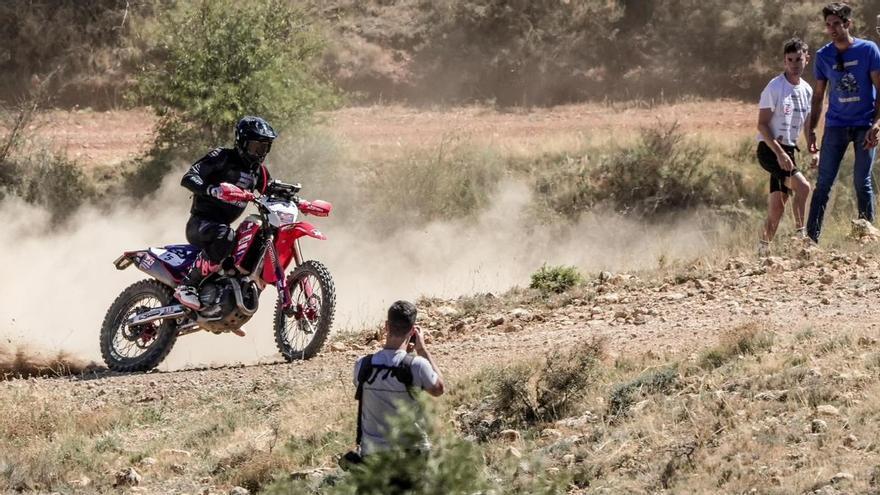 El alicantino David Braceras irrumpe en el rally-raid ganando la prólogo de la Baja Aragón en su debut