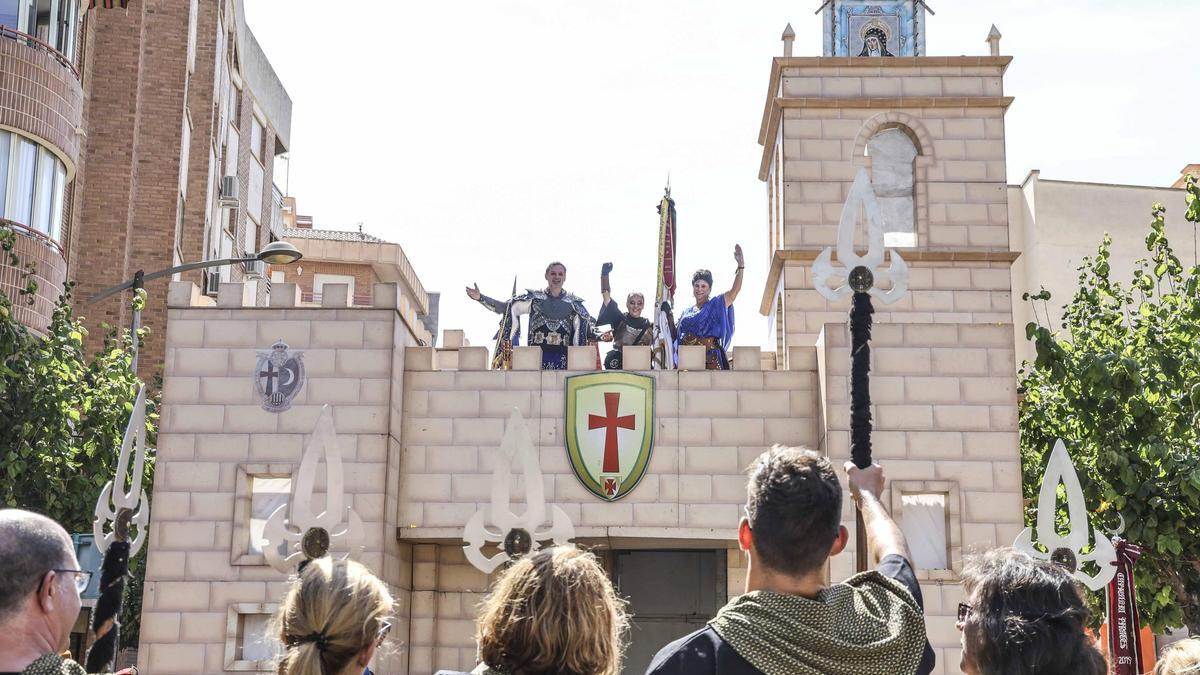 Los cristianos reconquistan el castillo en el último día de los Moros y Cristianos en Mutxamel