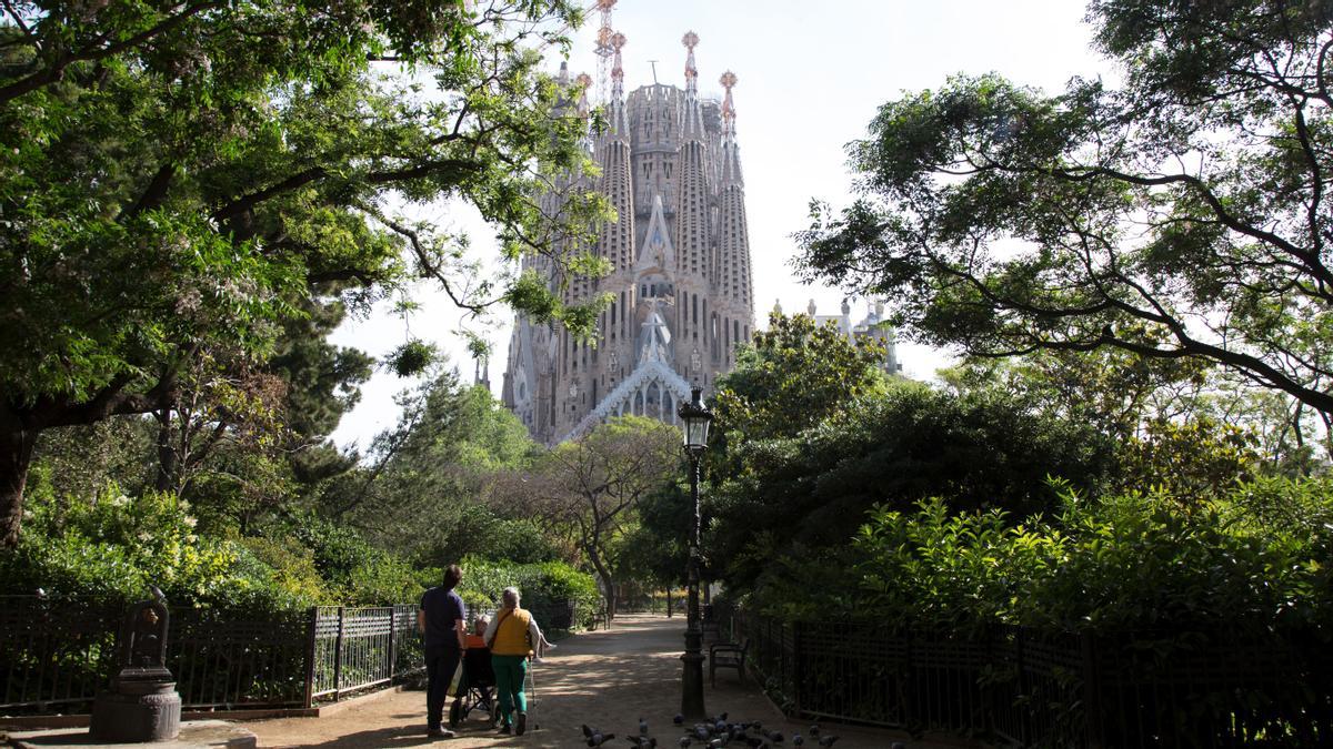 Plaza de Ucrania. Los comunistas bautizaron la Meridiana como avenida de la URSS, así que los anarquistas le dedicaron la de la Sagrada Família a Ucrania, por cómo se significaron sus compañeros de aquel país en la lucha contra los bolcheviques.