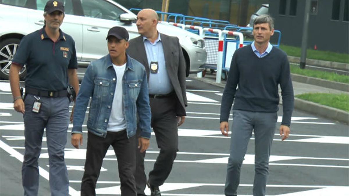 Alexis Sánchez ya está en Milán para fichar por el Inter