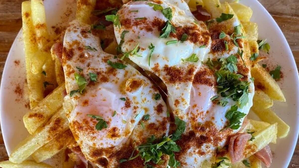 El establecimiento ofrece platos de la cocina canaria tradicional