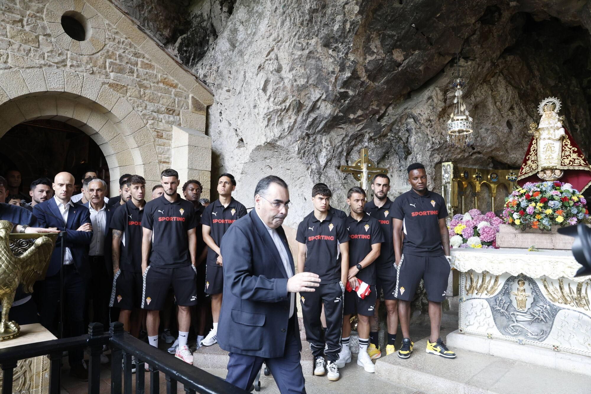 EN IMÁGENES: Visita del Sporting a La Santina en Covadonga