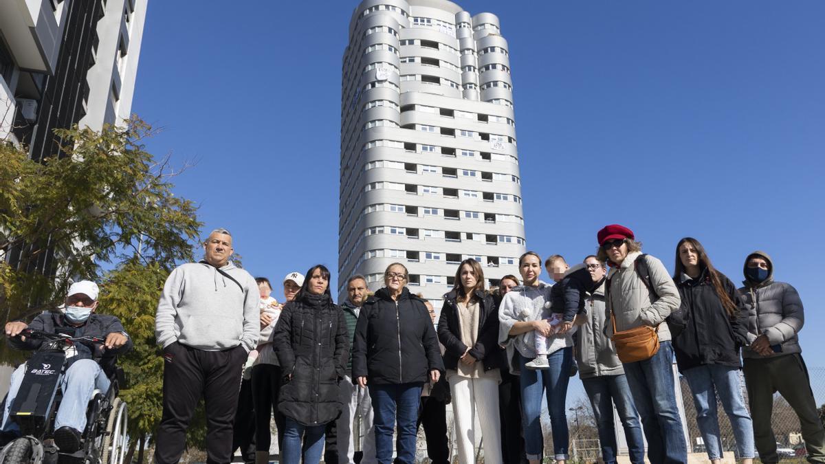 Vecinos del edificio de Sociópolis que comprará la Generalitat