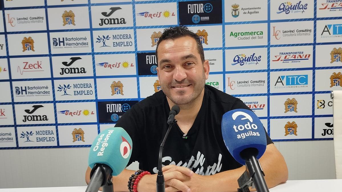 Adrián Hernández, entrenador del Águilas, en la rueda de prensa previa del partido ante el Utebo