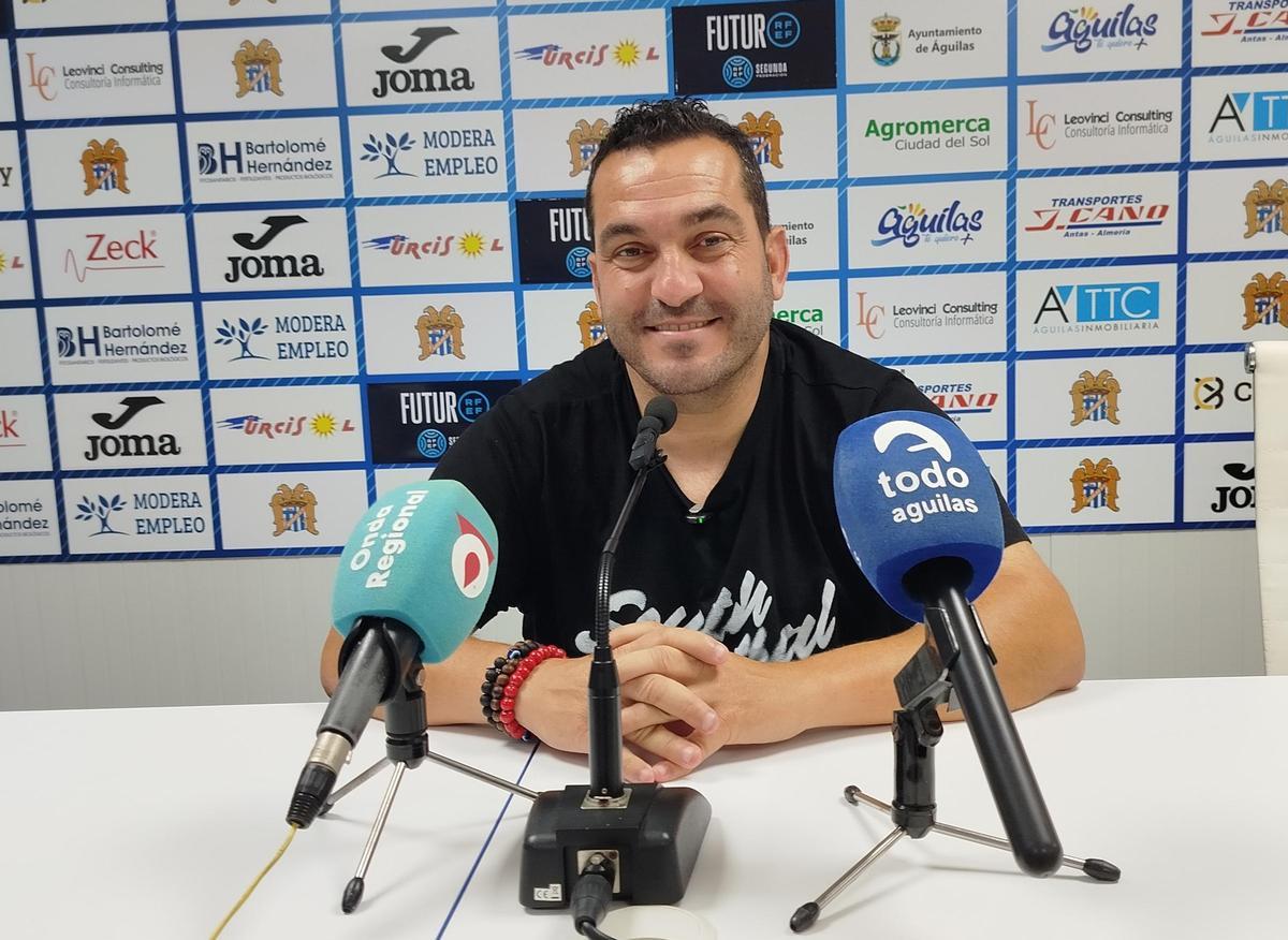 Adrián Hernández, entrenador del Águilas, en la rueda de prensa previa del partido ante el Utebo