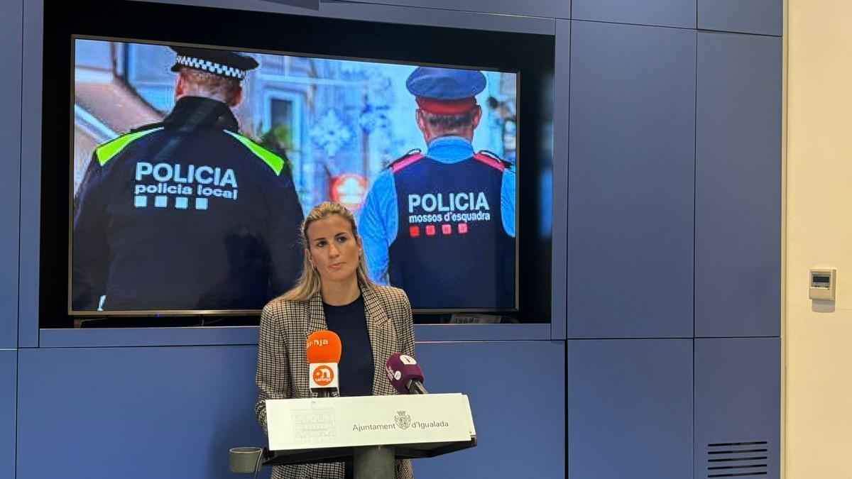 La regidora Carlota Carner durant la presentació
