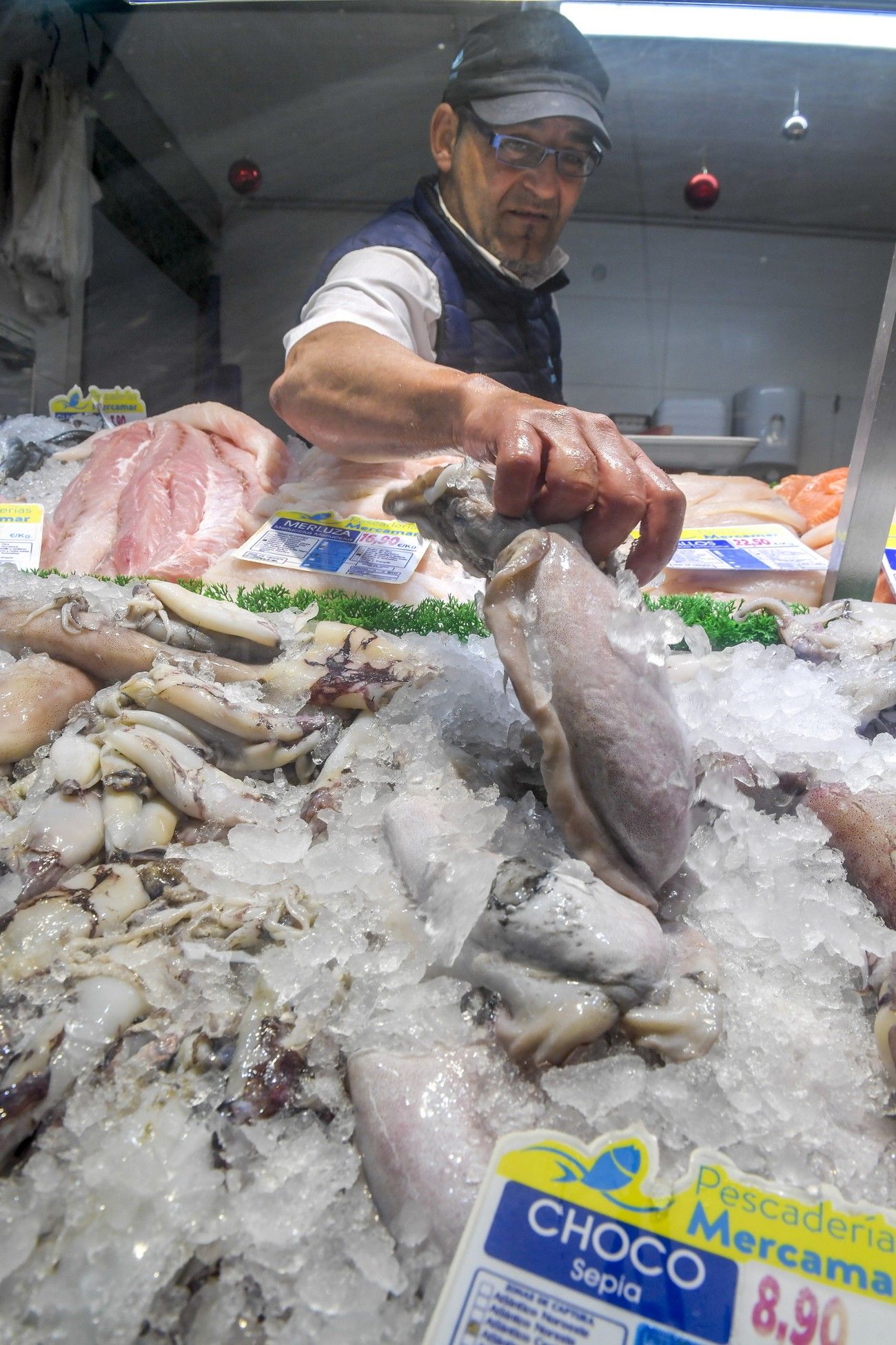 Compras para la cena de Navidad en el Mercado Municipal de Telde