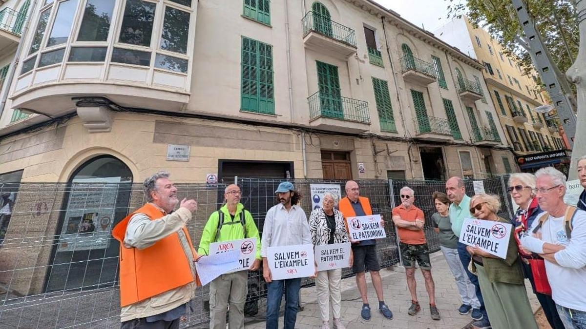 Campaña de ARCA en septiembre contra el derribo de la fachada.