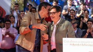 El presidente del Gobierno, Pedro Sánchez, con el líder del PSC, Salvador Illa, en la pasada Fiesta de la Rosa en Gavà