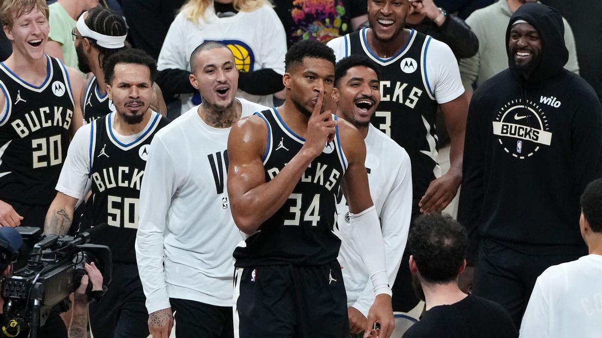 Giannis Antetokounmpo celebra la victoria silenciando a la grada local de Indiana.