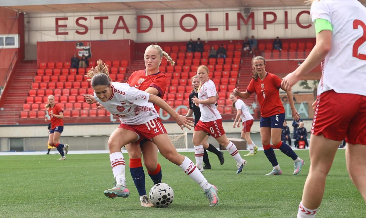 Primer partido del Torneo Internacional sub19 femenino de selecciones nacionales.