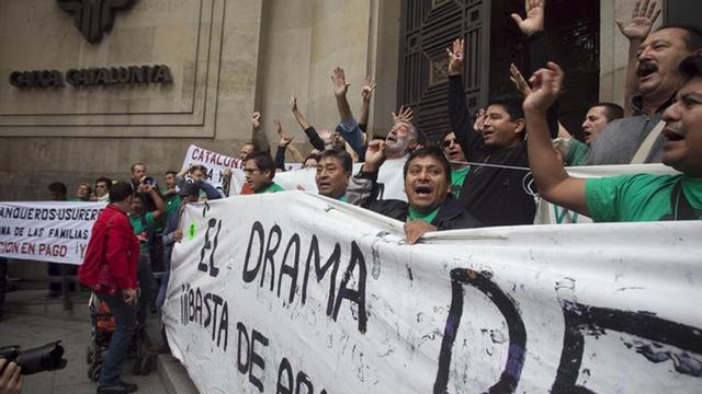 Protesta en Barcelona de los miembros de la Plataforma de Afectados por las Hipotecas.