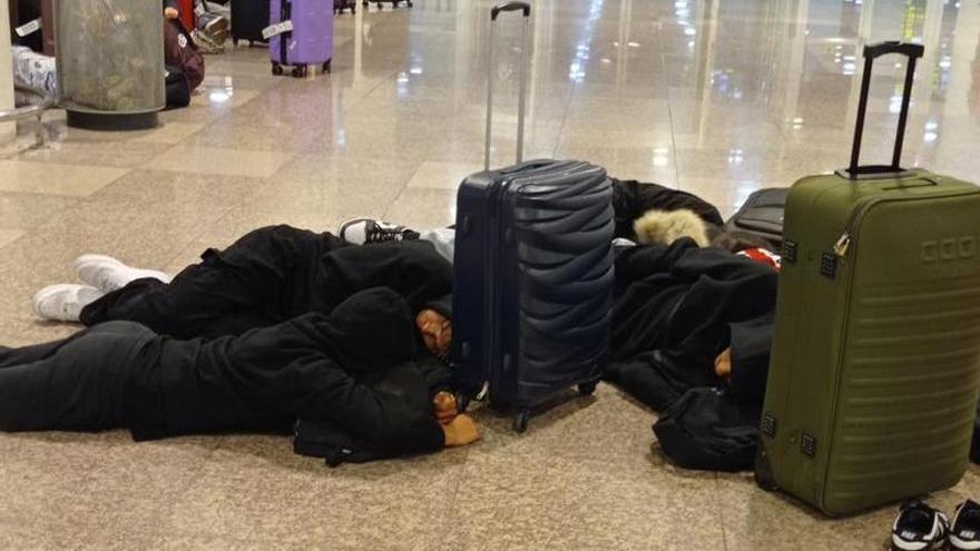 Un grupo de estudiantes de Telde atrapados en el aeropuerto de Barcelona hasta el sábado: "Que regresen lo antes posible"
