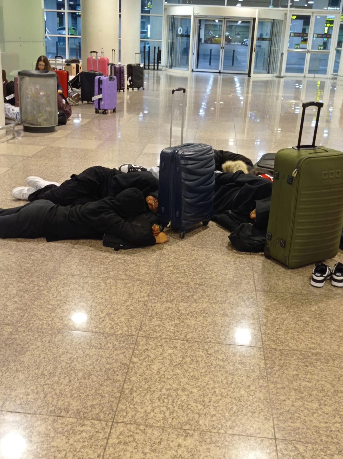 Estudiantes del insituto de Telde atrapados en el aeropuerto de Barcelona