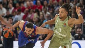 Satoransky intenta controlar un balón presionado por Edwards