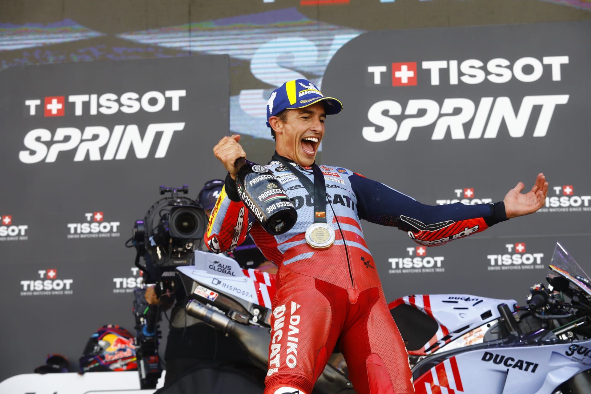 En imágenes | El público vuelve a disfrutar de los mejores motociclistas del mundo en Motorland