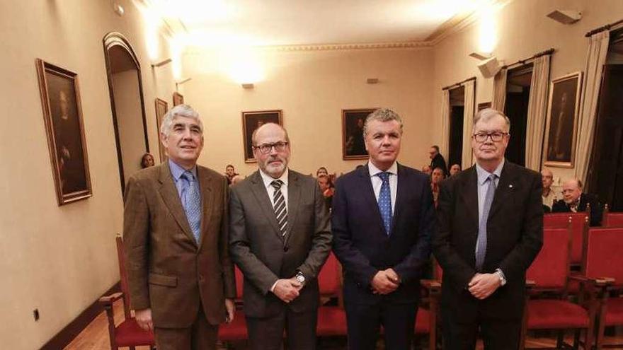 Por la izquierda, Mario Díaz (coordinador de las jornadas), Julio Martín, Belarmino Feito y Tomás Emilio Díaz (coordinador), en el RIDEA.