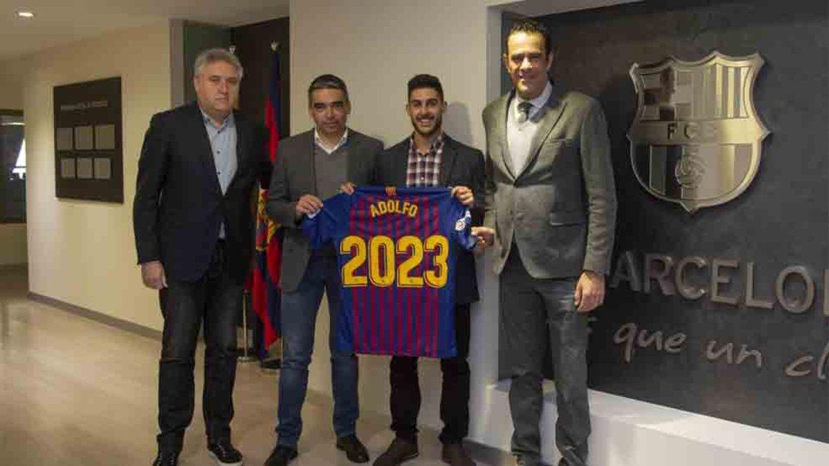 El ala Adolfo firmó su renovación con el Barça Lassa El ala Adolfo firmó su renovación con el Barça Lassa
