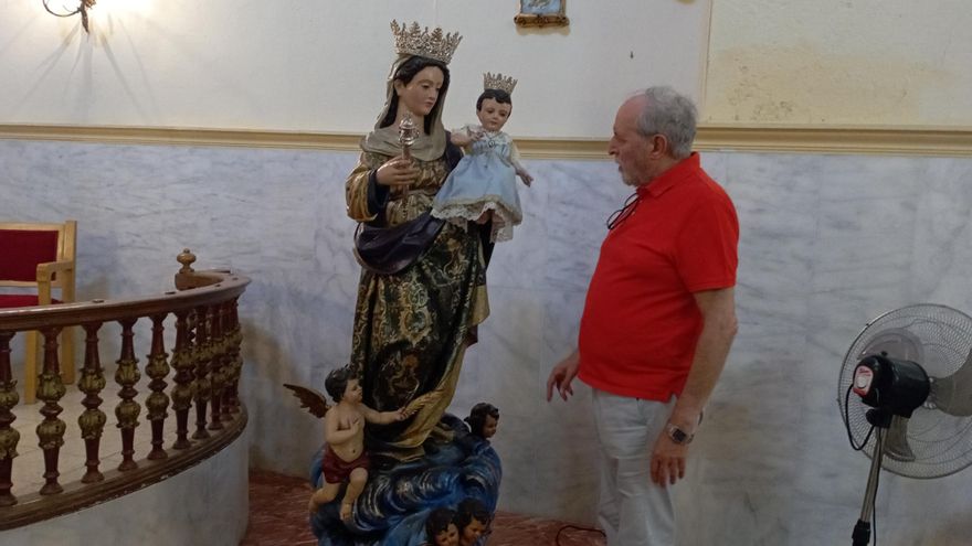 La Virgen de los Ángeles baja del altar mayor