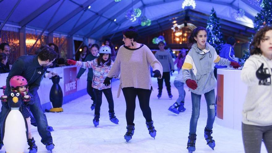 Navidad 2019 en Oviedo: Los precios de la pista de hielo y el tobogán  gigante de la Navidad en Oviedo