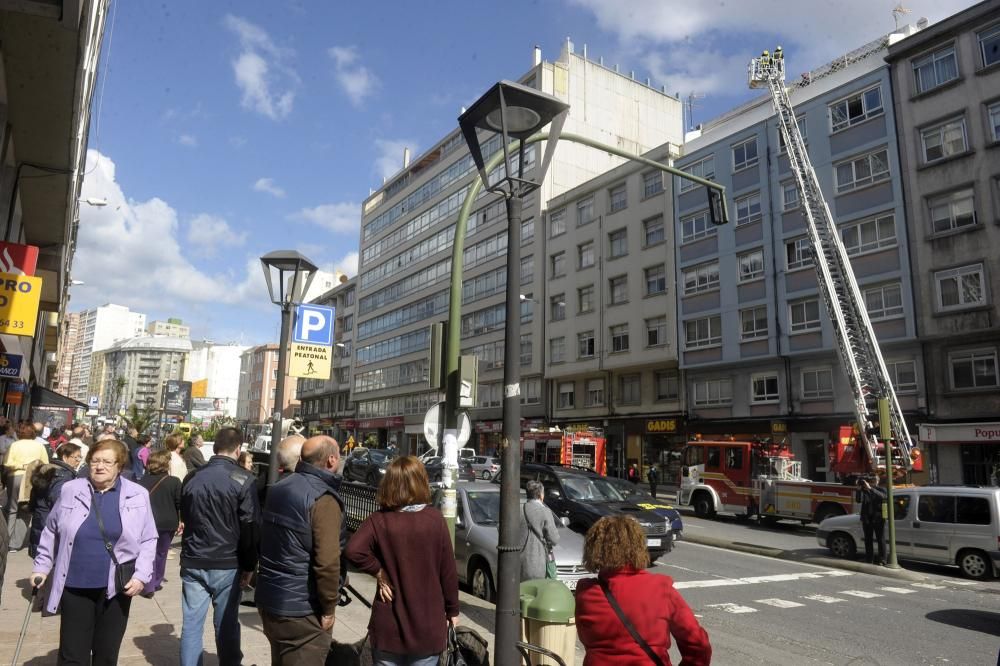 Los bomberos rescatan a un hombre en Os Mallos