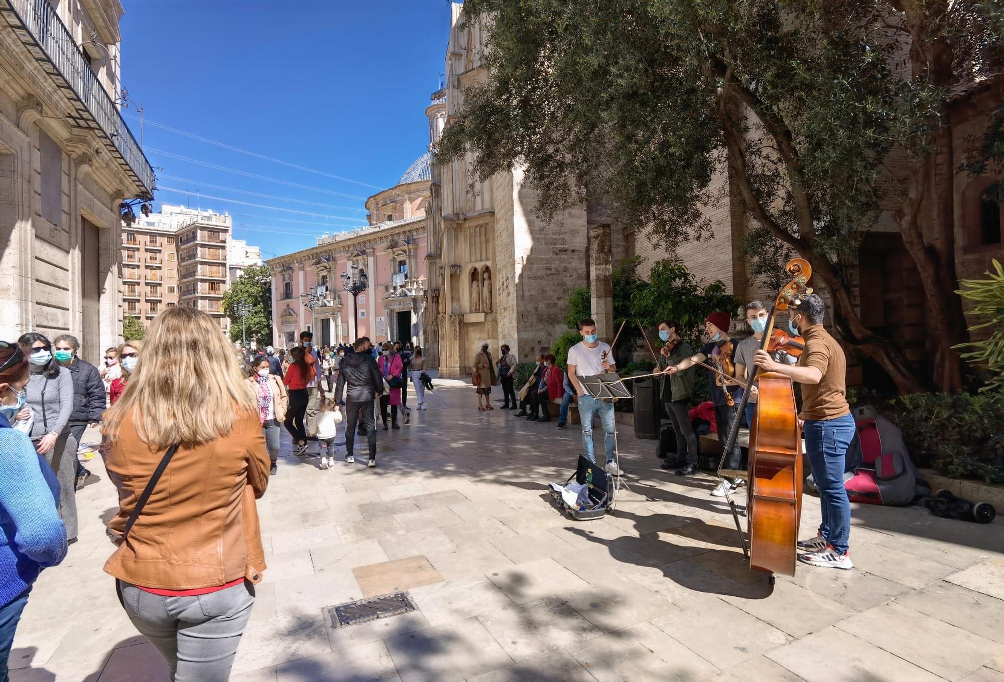 Las buenas temperaturas llenan el centro de València este fin de semana