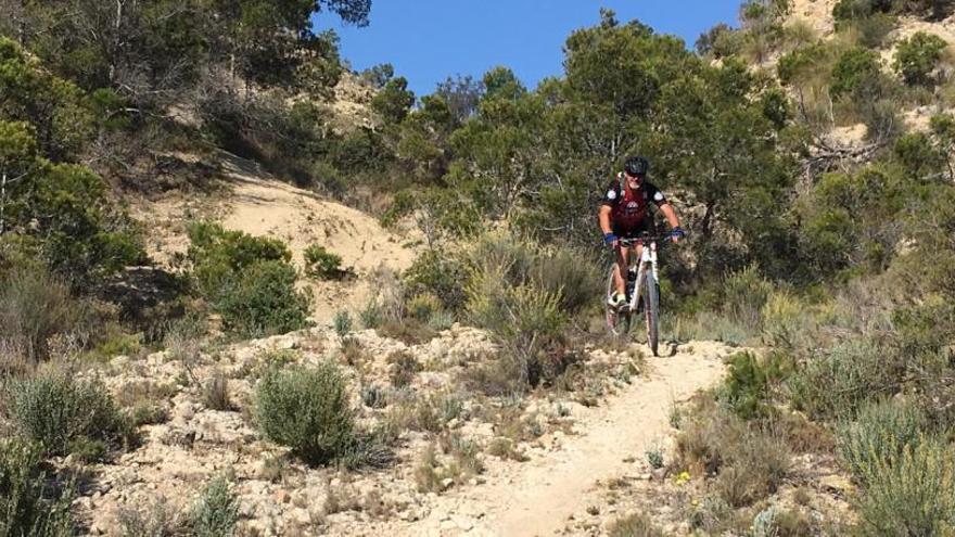 La Guardia Civil intensifica las multas a ciclistas de Elche que recorren sendas y pistas sin autorizar