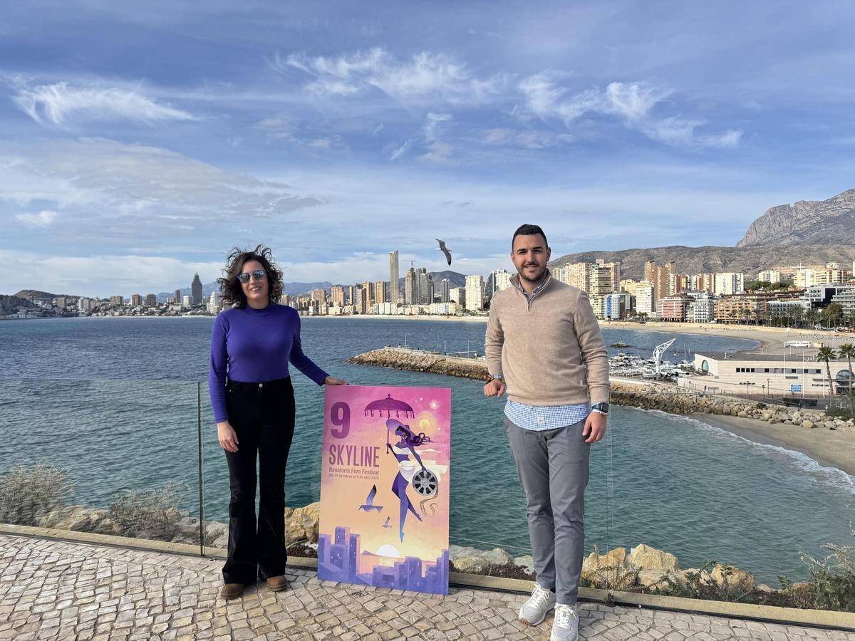 La directora del festival Beatriz Hernández y el concejal de Cultura de Benidorm, Jaime Jesús Pérez