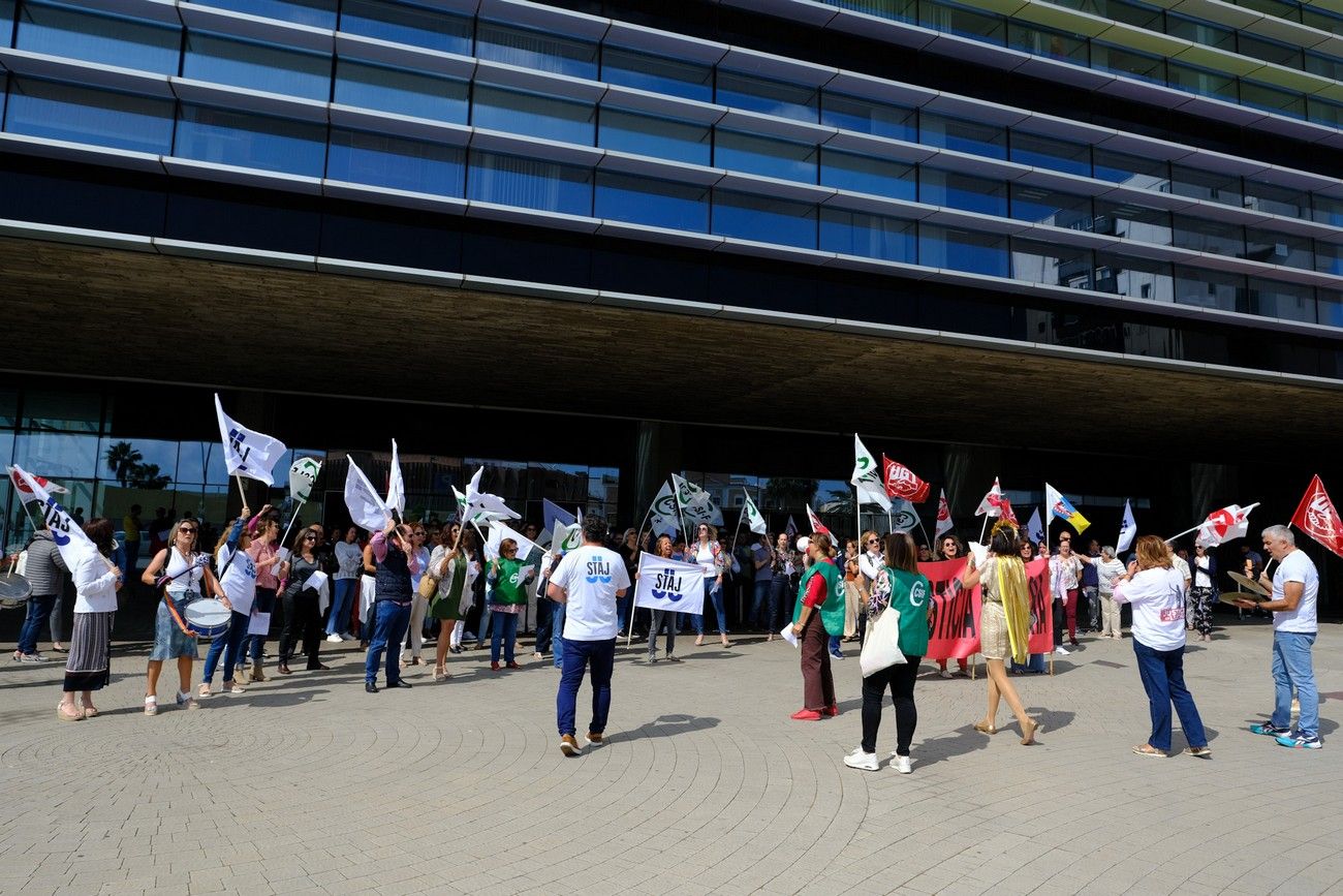 Concentración de los cuerpos judiciales ante la Ciudad de Justicia de Las Palmas de Gran Canaria